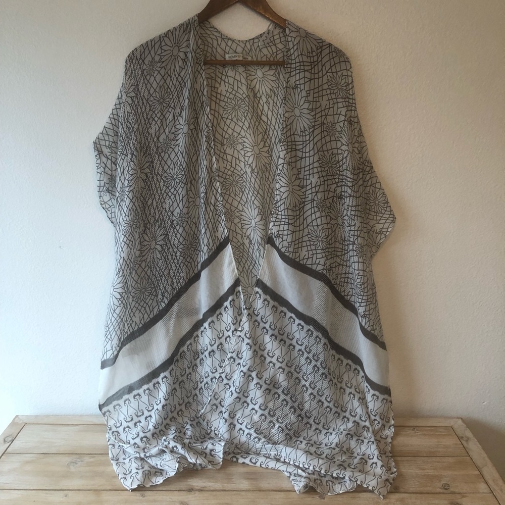 Woven Heart Gray and White Kimono One Size - Picture 1 of 4
